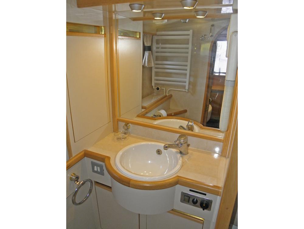 Aft cabin, Accommodation